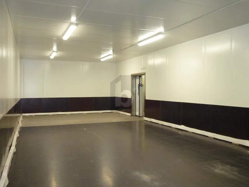 2 CHAMBRES FROIDES ET BUREAU PROCHE YVERDON !
