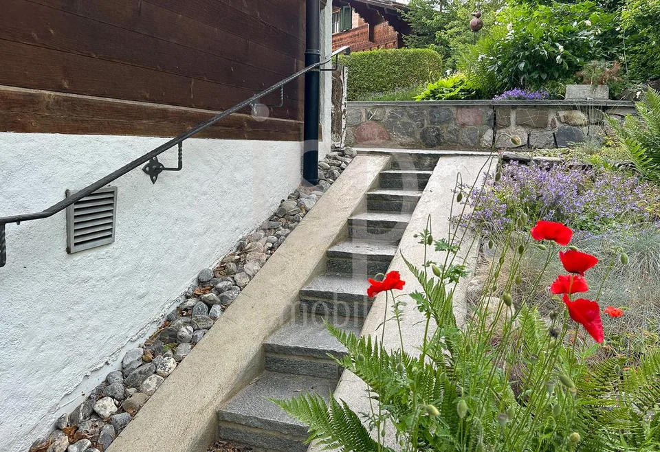 Stilvolles Simmentaler Haus mit unverbaubarem Ausblick am Bach – foto 19 di 27