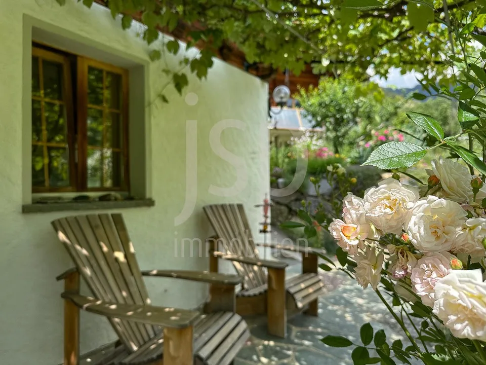 Stilvolles Simmentaler Haus mit unverbaubarem Ausblick am Bach – foto 12 di 27