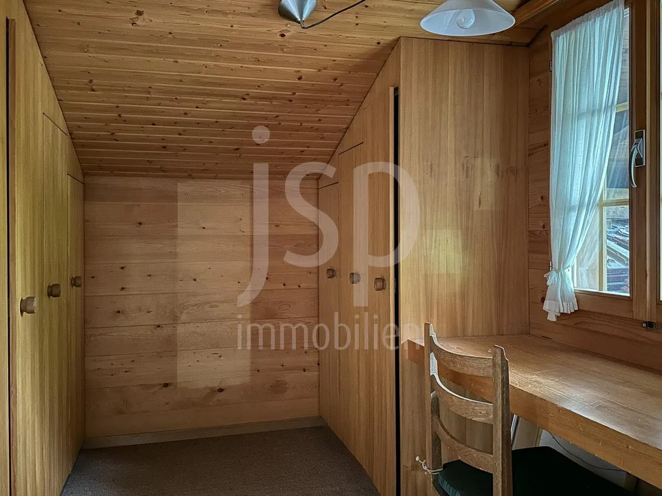 Stilvolles Simmentaler Haus mit unverbaubarem Ausblick am Bach – foto 23 di 27