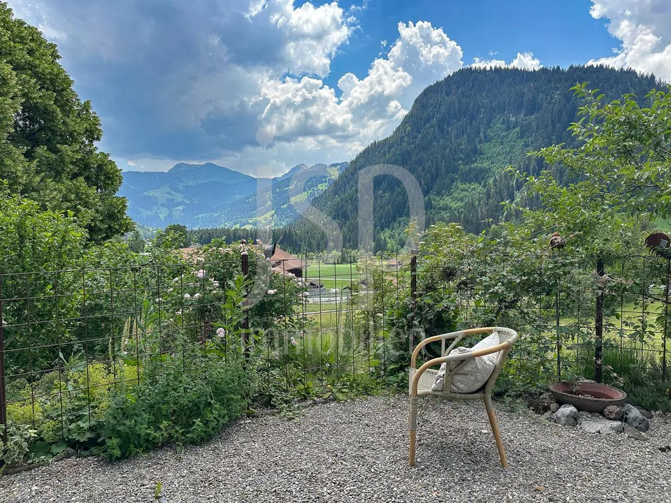 Stilvolles Simmentaler Haus mit unverbaubarem Ausblick am Bach – foto 7 di 27