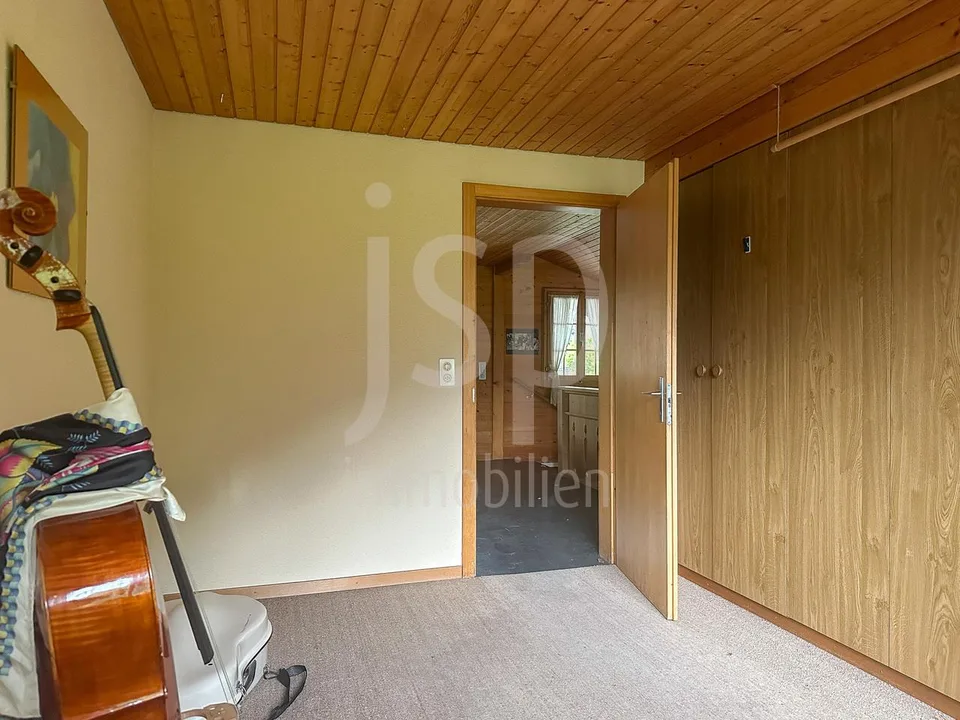 Stilvolles Simmentaler Haus mit unverbaubarem Ausblick am Bach – foto 22 di 27