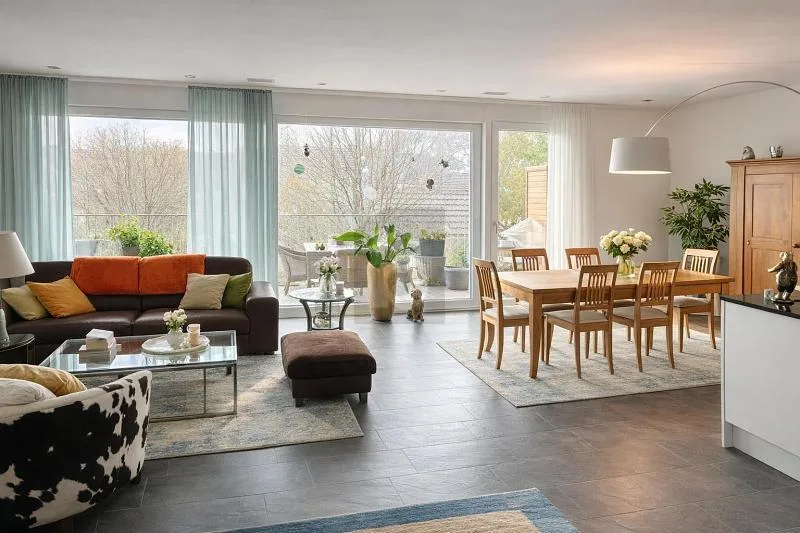 Appartement moderne de 4,5 pièces avec balcon, Dachsen