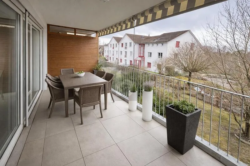 Appartement moderne de 4,5 pièces avec balcon, Dachsen