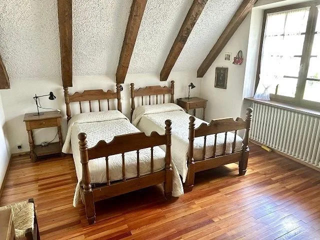 8-Zimmer-Einfamilienhaus mit Grotto und grosser Gartenanlage / ... – Foto 6 von 21