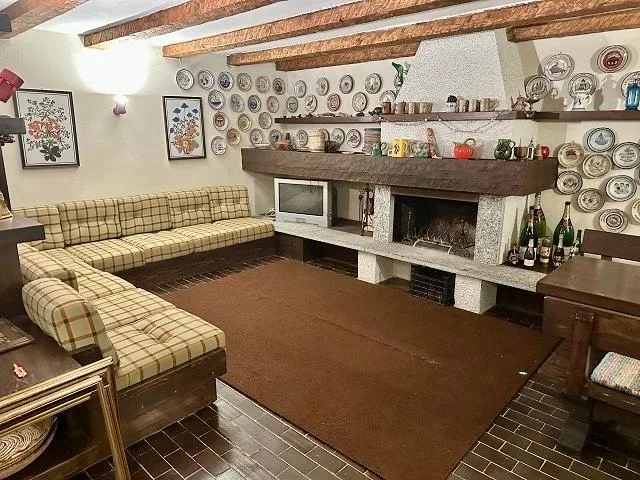 8-Zimmer-Einfamilienhaus mit Grotto und grosser Gartenanlage / ... – Foto 14 von 21