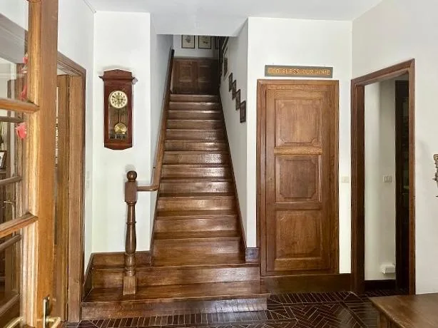 8-Zimmer-Einfamilienhaus mit Grotto und grosser Gartenanlage / ... – Foto 8 von 21