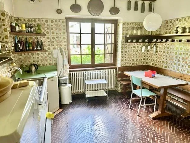 8-Zimmer-Einfamilienhaus mit Grotto und grosser Gartenanlage / ... – Foto 15 von 21