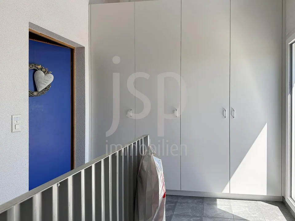 Commercial property with attic apartment in Neuenegg – photo 25 of 31