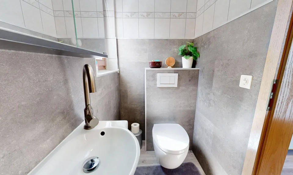 Saniertes 6-Zimmerhaus mit Wintergarten & PV-Anlage – Foto 10 von 18