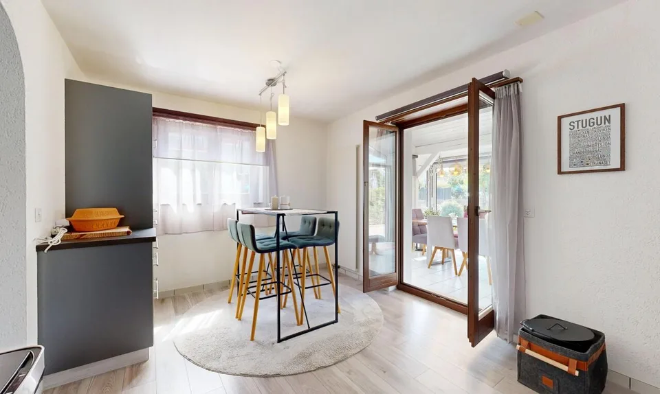 Casa ristrutturata con 6 stanze, veranda e impianto fotovoltaico