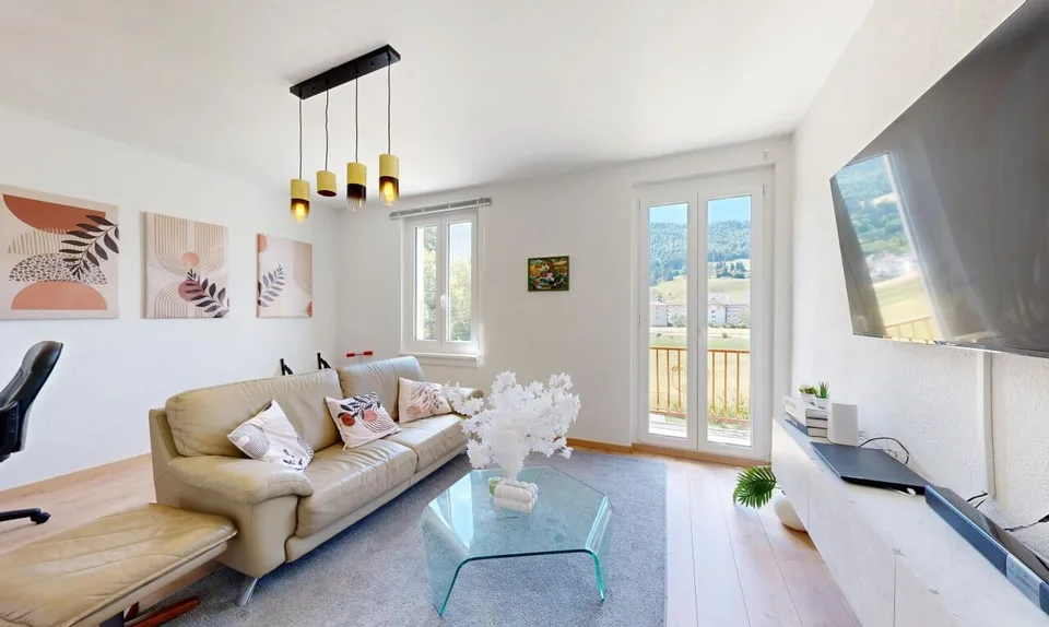 Casa con 2 appartamenti, grande giardino e forte potenziale