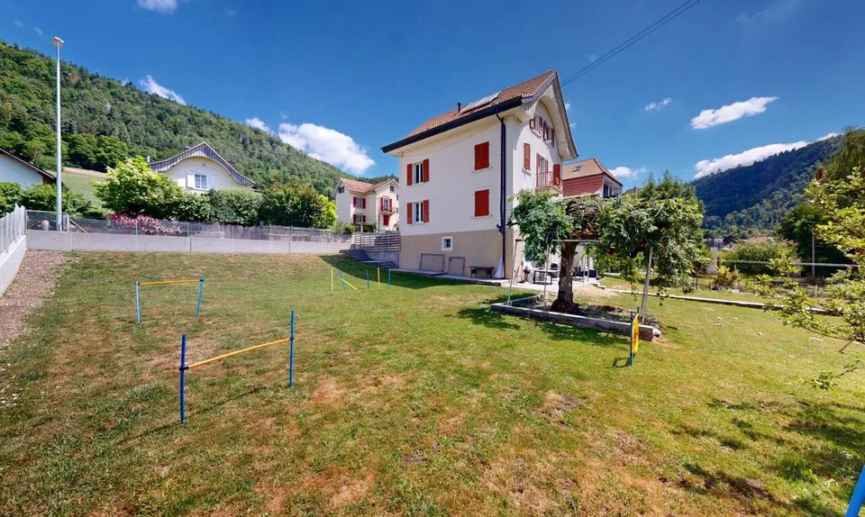 Maison avec 2 appartements, grand jardin & fort potentiel