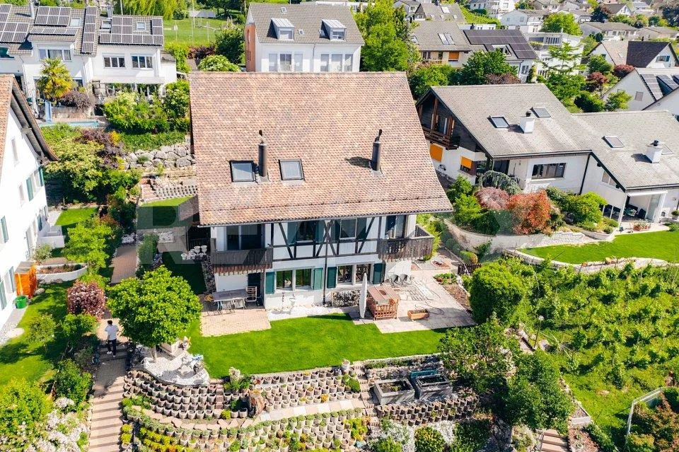 Parfait pour les familles: maison mitoyenne avec jardin et situation centrale idéale