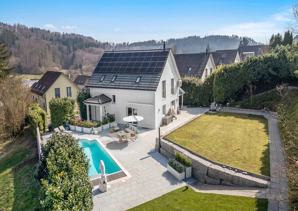 Wohnen mit Urlaubsgefühl - Stilvolles Eigenheim mit Pool