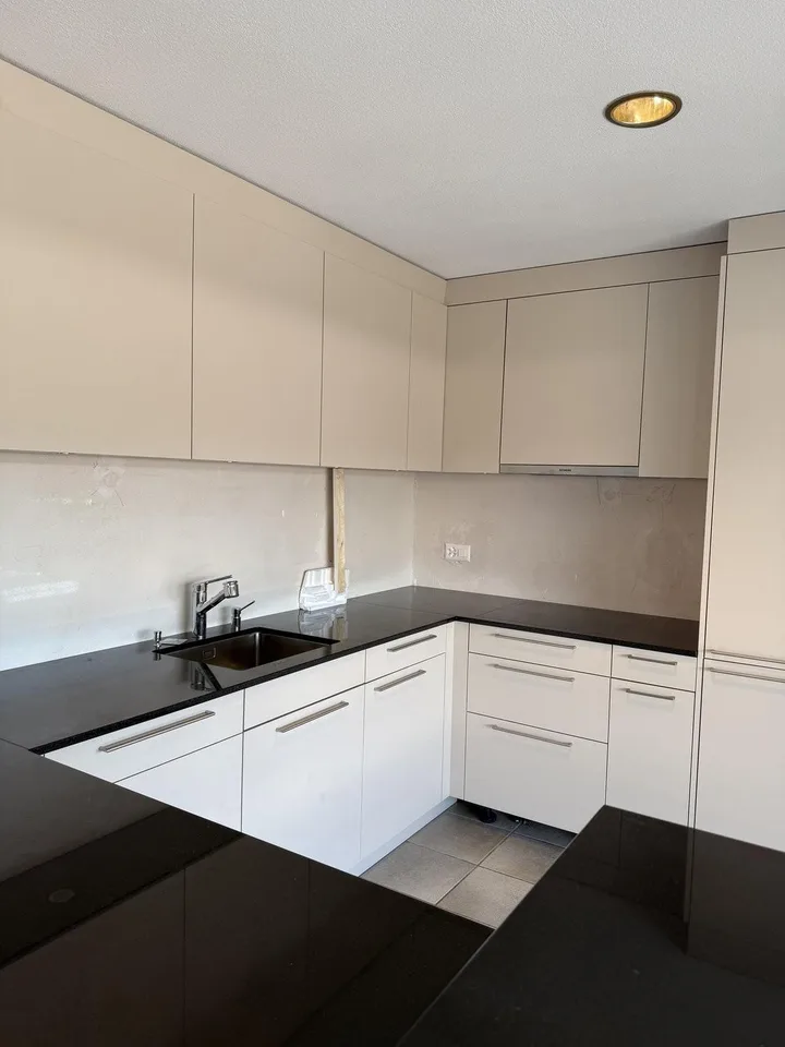 Appartement spacieux 5.5 pièces avec terrasse, vue sur les montagnes et poêle suédois