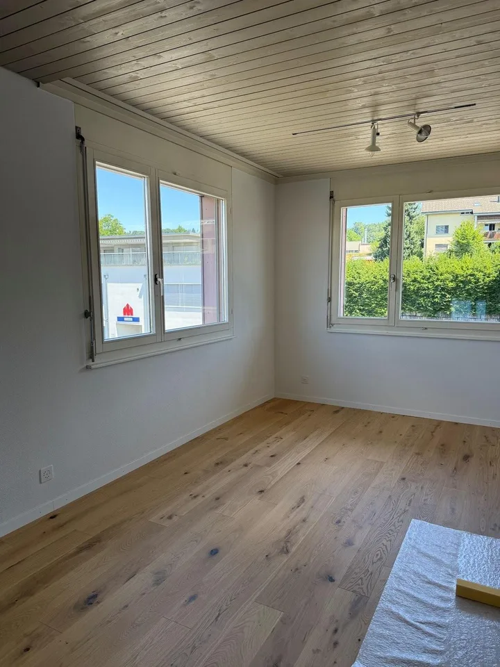 Appartement spacieux 5.5 pièces avec terrasse, vue sur les montagnes et poêle suédois