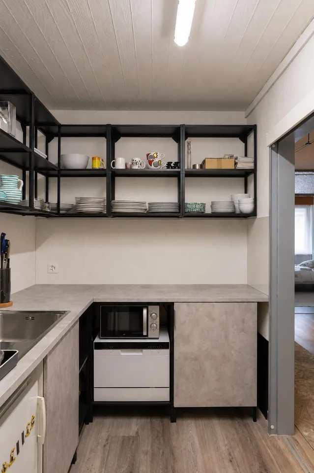 Helle 3 Zimmer-Wohnung am Winkelriedplatz in Basel (DE/ENG)