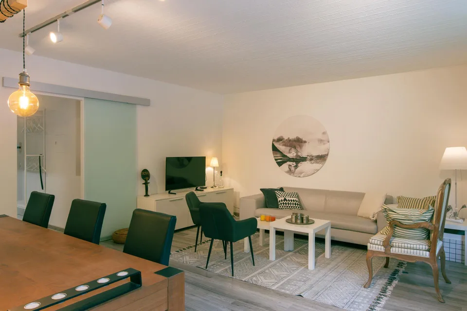 Helle 3 Zimmer-Wohnung am Winkelriedplatz in Basel (DE/ENG)