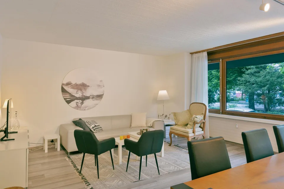 Helle 3 Zimmer-Wohnung am Winkelriedplatz in Basel (DE/ENG)