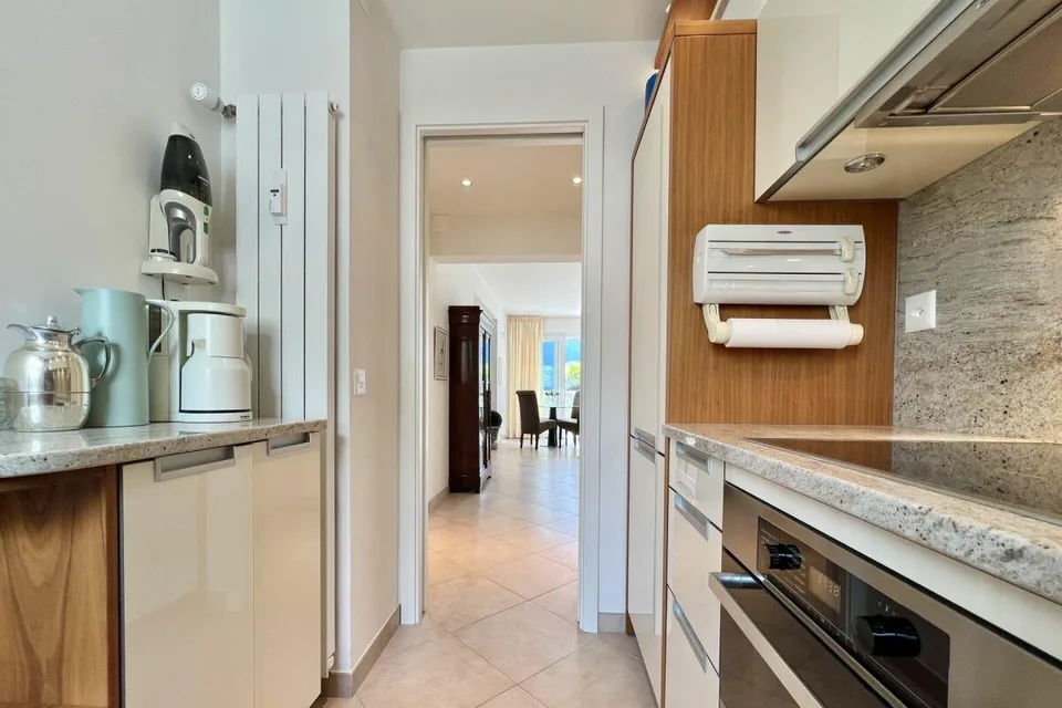 Charming 3.5 room apartment in sunny location with partial lake view and communal indoor pool – photo 27 of 30