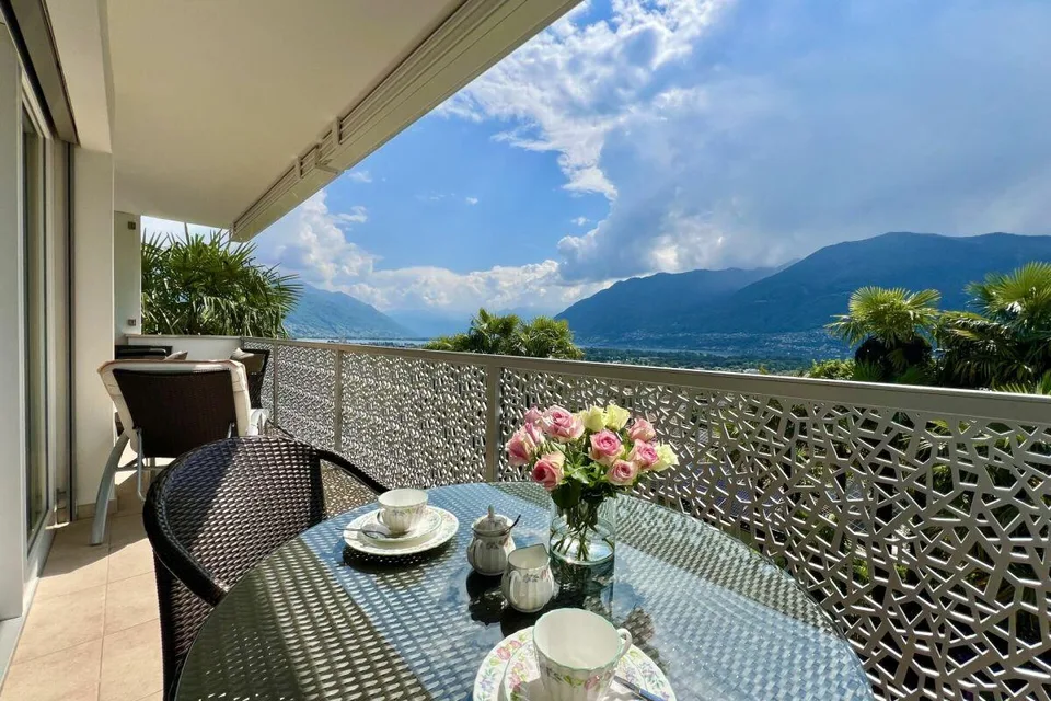 Charming 3.5 room apartment in sunny location with partial lake view and communal indoor pool – photo 21 of 30