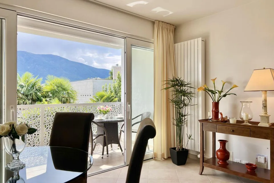 Charming 3.5 room apartment in sunny location with partial lake view and communal indoor pool – photo 20 of 30