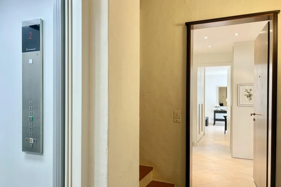 Charming 3.5 room apartment in sunny location with partial lake view and communal indoor pool – photo 18 of 30