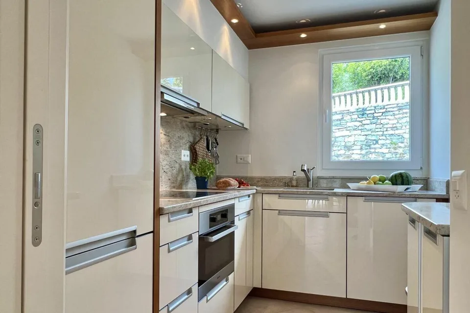 Charming 3.5 room apartment in sunny location with partial lake view and communal indoor pool – photo 26 of 30