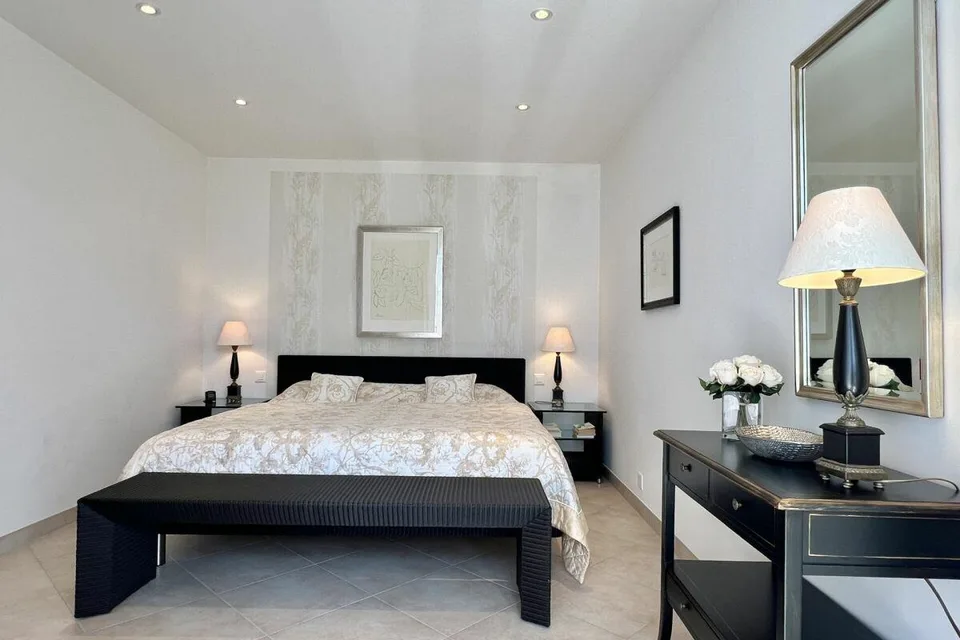 Charming 3.5 room apartment in sunny location with partial lake view and communal indoor pool – photo 30 of 30