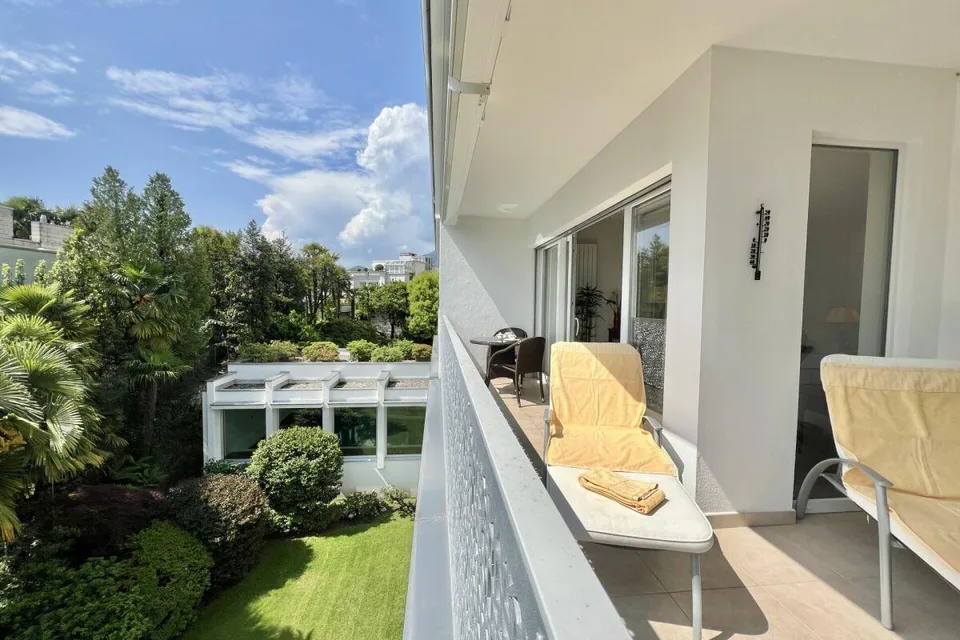 Charming 3.5 room apartment in sunny location with partial lake view and communal indoor pool – photo 14 of 30
