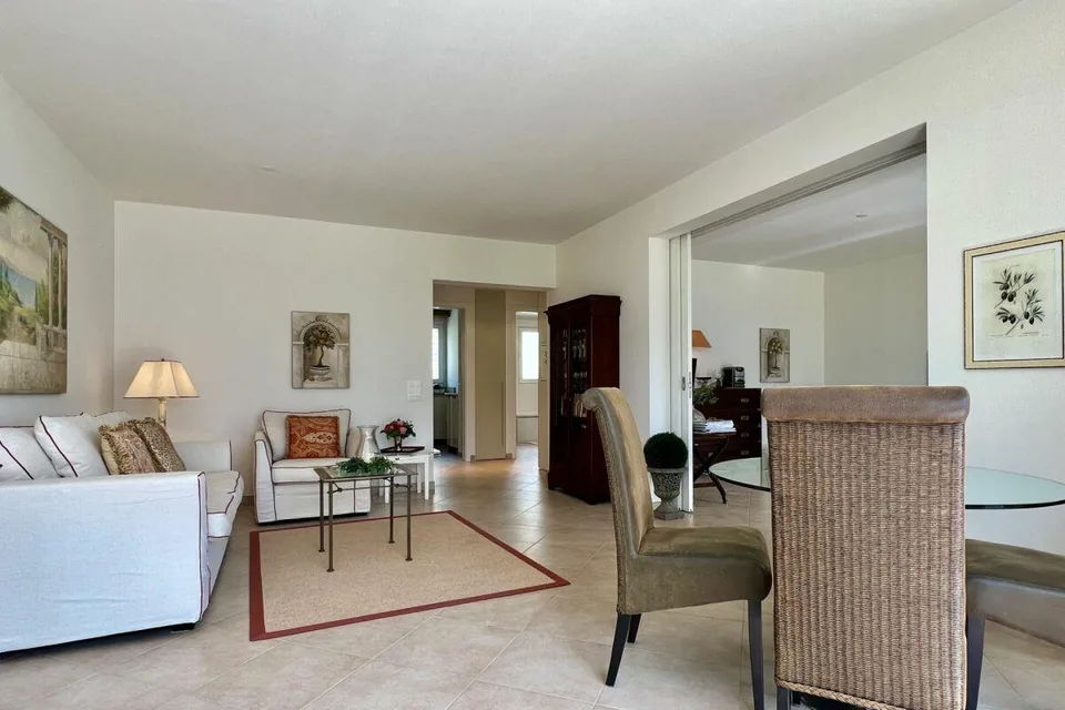 Charming 3.5 room apartment in sunny location with partial lake view and communal indoor pool – photo 25 of 30