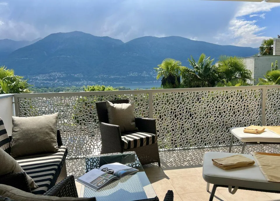 Charming 3.5 room apartment in sunny location with partial lake view and communal indoor pool – photo 13 of 30