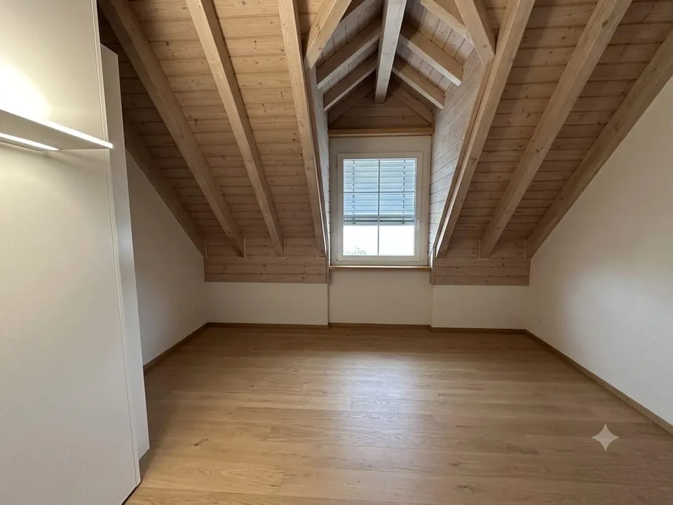 Charmante 5.5-Zimmer-Dachwohnung mit 146m²