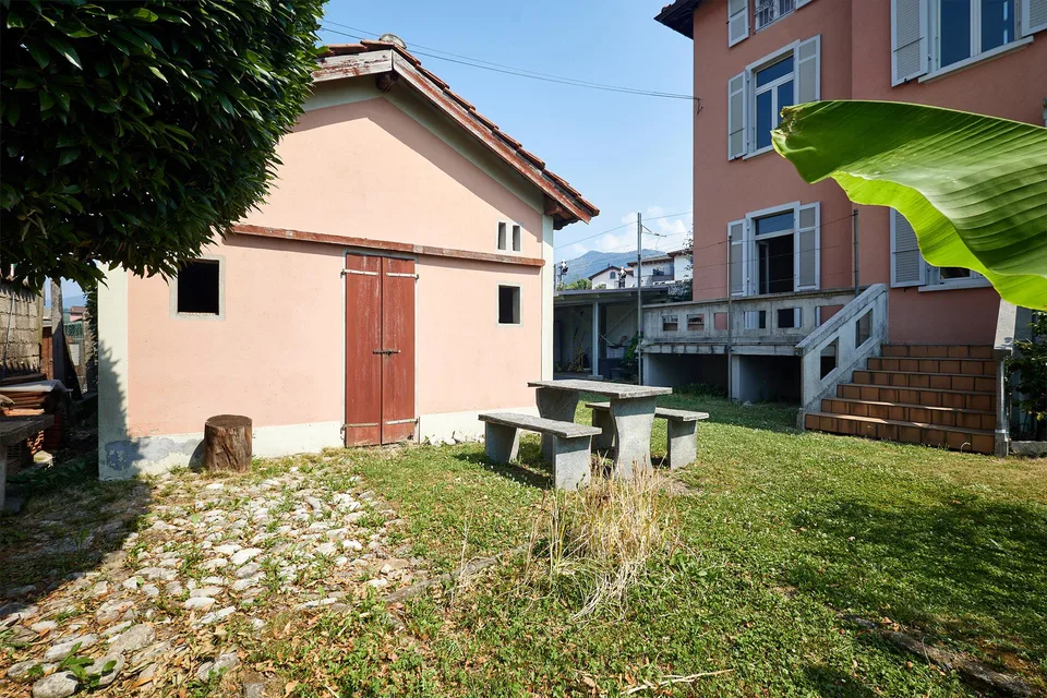 Liberty-style villa with garden and three residential units - ideal also as an investment