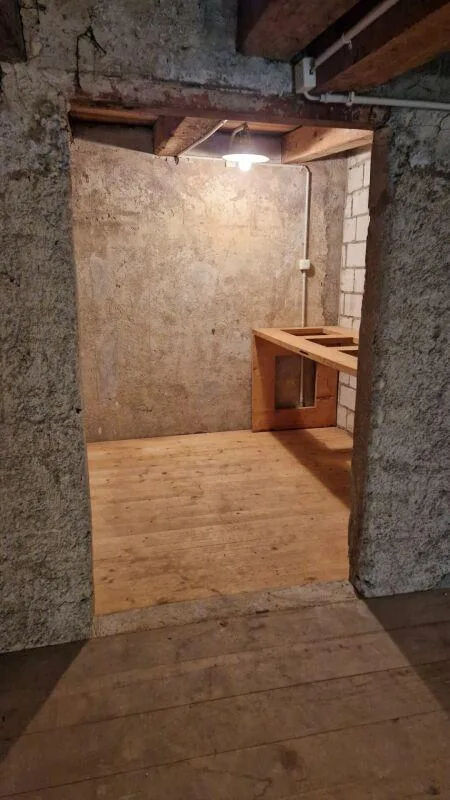 Praktischer Lagerraum im Dorfkern