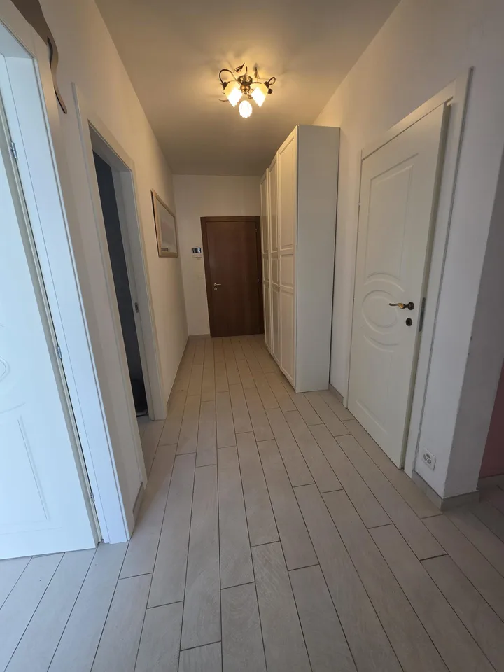 Wohnung mit Möbeln in optimaler Lage