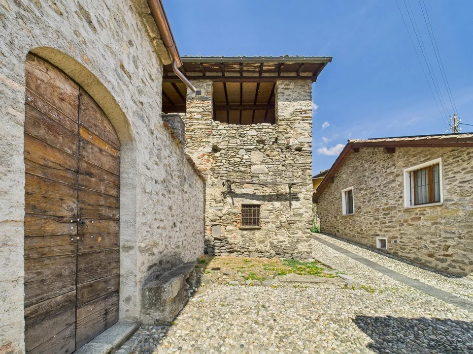 Rustico da ristrutturare nel cuore di Torricella/Taverne – Ottimo i...