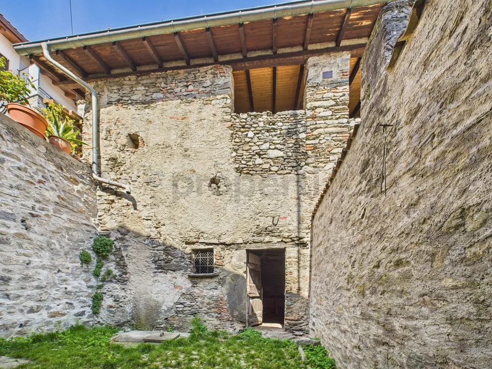 Rustikal zu renovieren im Herzen von Torricella/Taverne - Großartige Investition