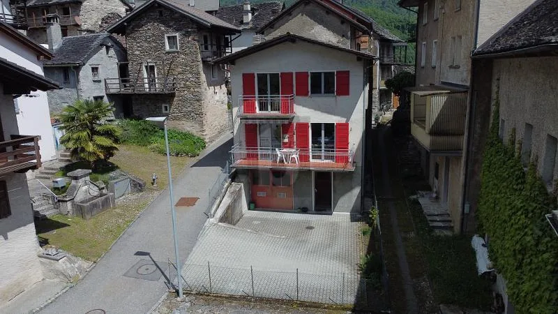 RINNOVATA,MODERNA IN ZONA SOLEGGIATA E TRANQUILLA