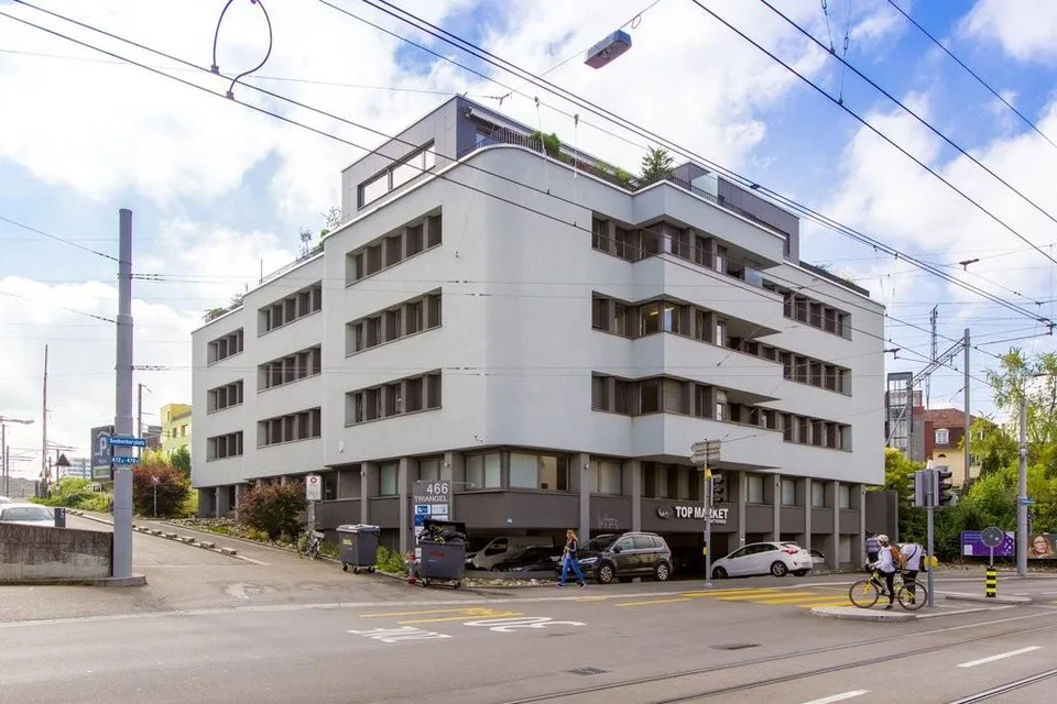 Büroraum an bester Lage mitten im Zentrum Seebach zu vermieten!