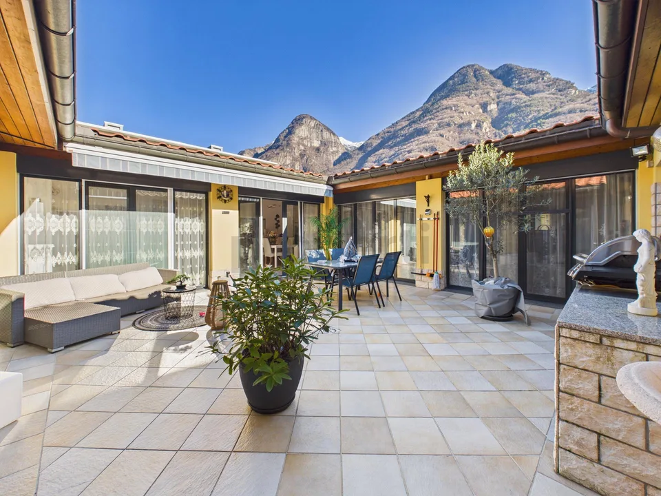 Elegante casa indipendente 5.5 locali con Patio, a Lodrino - Riviera