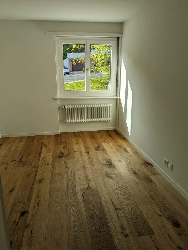 Renovierte 4.5-Zimmerwohnung mit zwei Balkonen und Sicht auf den Pi...