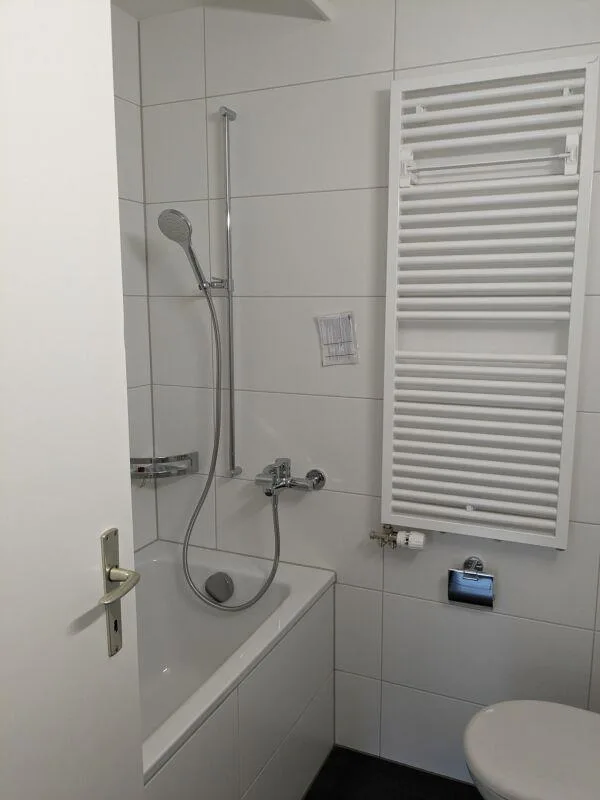 Renovierte 4.5-Zimmerwohnung mit zwei Balkonen und Sicht auf den Pi...