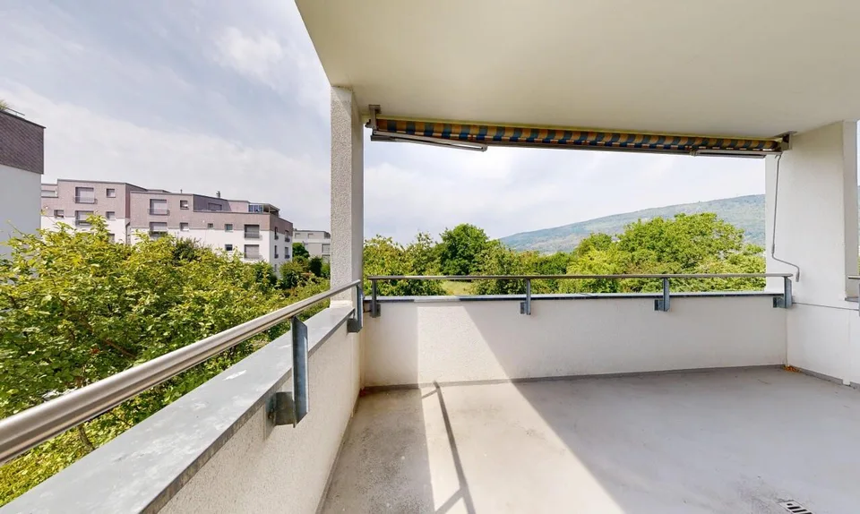 Ampio e luminoso appartamento con vista panoramica a Ipsach