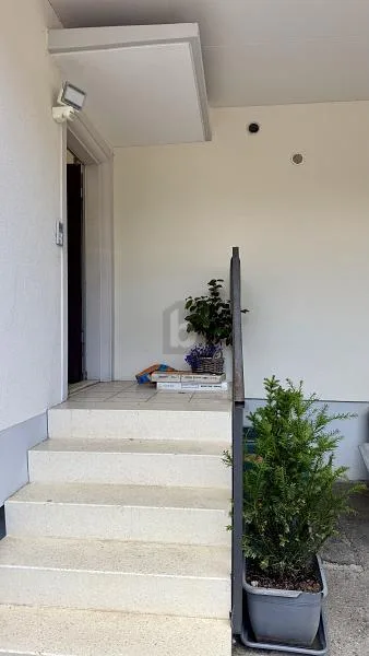 NEU RENOVIERT UND HOCHWERTIG AUSGESTATTET