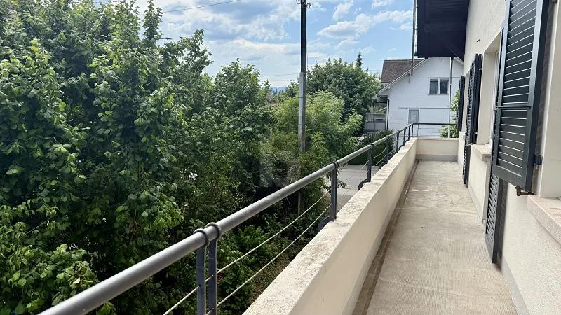 NEU RENOVIERT UND HOCHWERTIG AUSGESTATTET