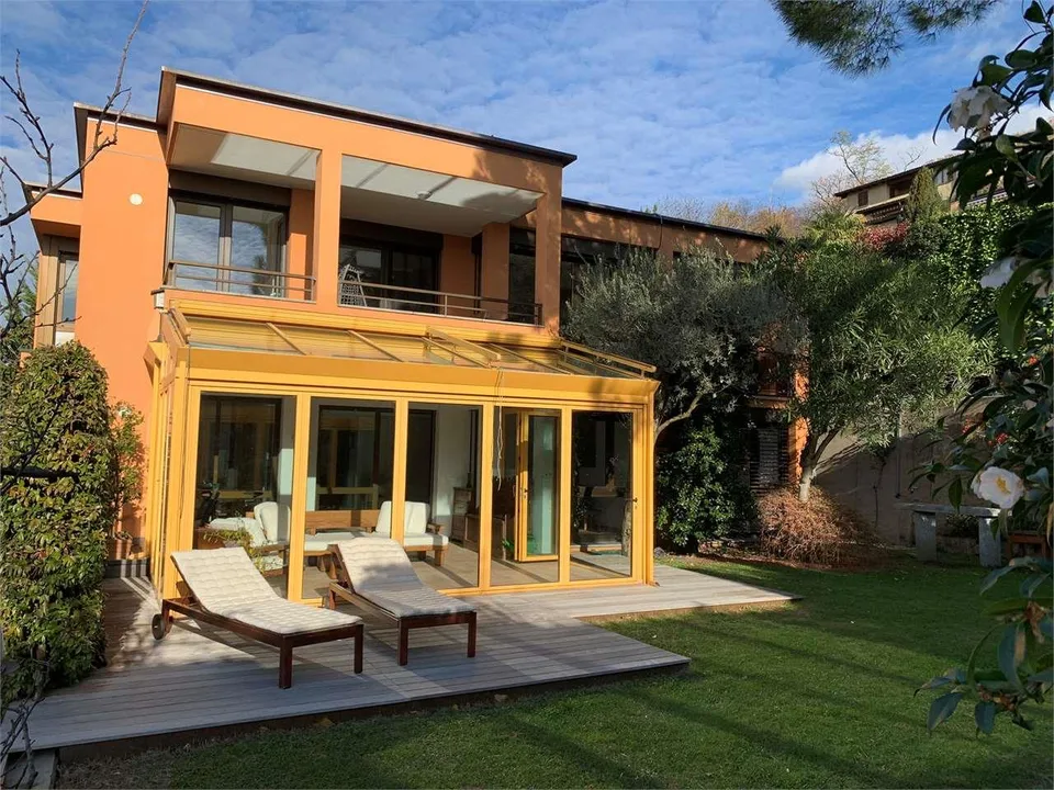 Villa bifamiliale de plus de 5,5 pièces à Pregassona - Résidence secondaire possible
