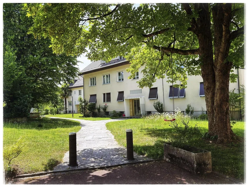 Charmante 4-Zimmer-Wohnung mit Balkon in Riehen