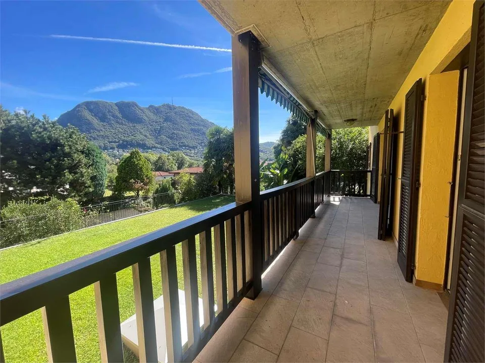Luminoso 3.5 locali a Gentilino con grande terrazza coperta e vista ap